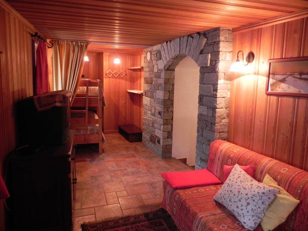 Le Vieux Rascard Chambres D'Hotes Champoluc Pokoj fotografie