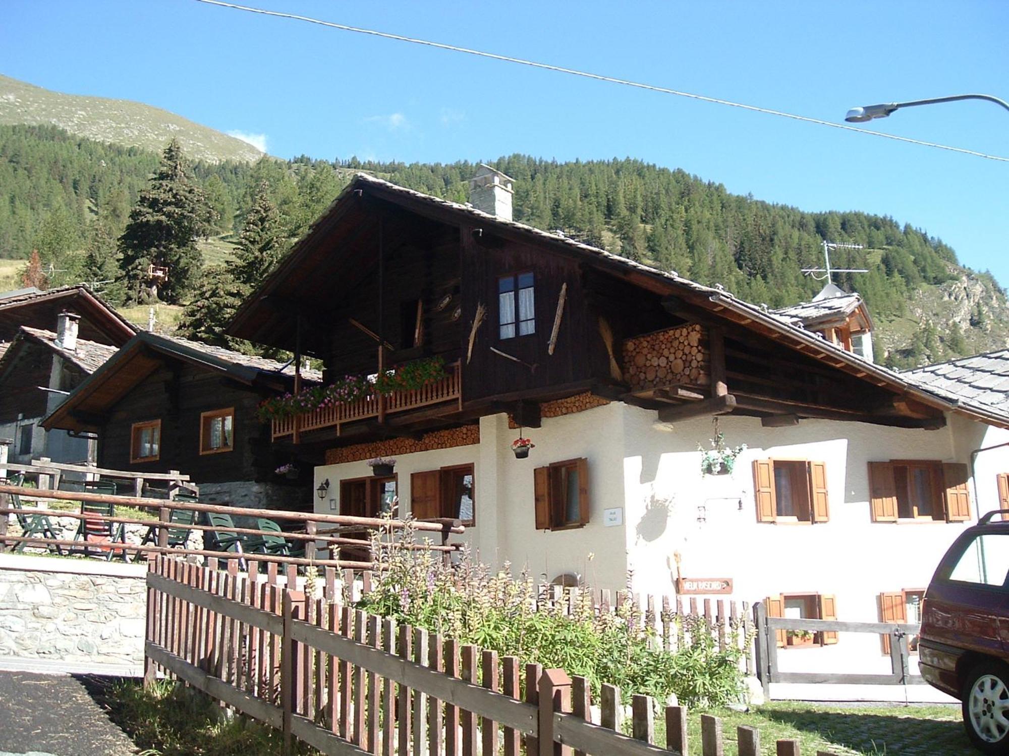 Le Vieux Rascard Chambres D'Hotes Champoluc Exteriér fotografie